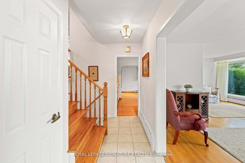 Photo 5 at 16 Shrewsbury Square, Sullivan, Toronto