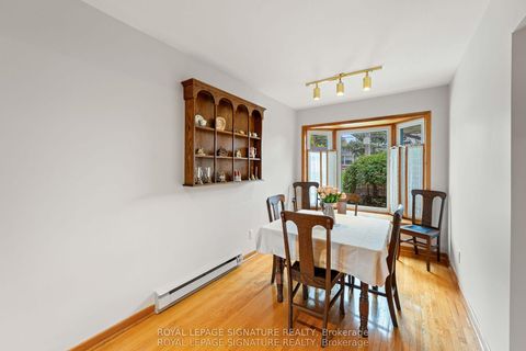 Photo 10 at 16 Shrewsbury Square, Sullivan, Toronto