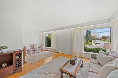 Photo 12 at 16 Shrewsbury Square, Sullivan, Toronto