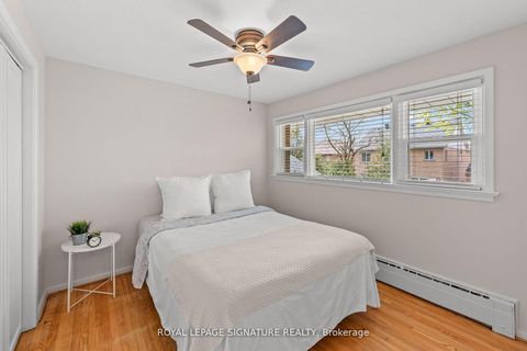Photo 20 at 16 Shrewsbury Square, Sullivan, Toronto