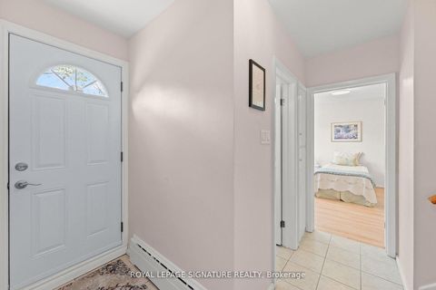 Photo 25 at 16 Shrewsbury Square, Sullivan, Toronto