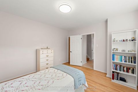 Photo 27 at 16 Shrewsbury Square, Sullivan, Toronto
