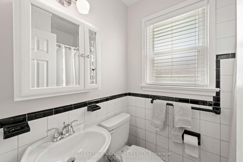 Photo 31 at 16 Shrewsbury Square, Sullivan, Toronto