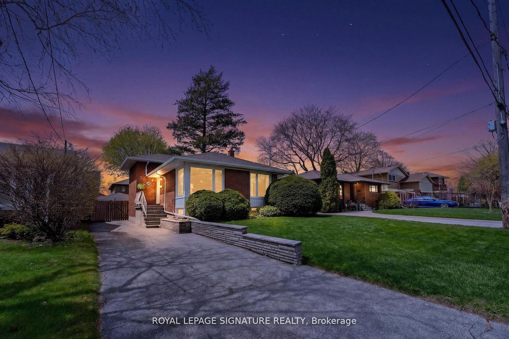 16 Shrewsbury Square, Sullivan, Toronto photo number 2