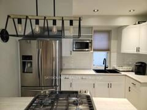 Photo 2 at 387 Hopewell Avenue, Belgravia, Toronto