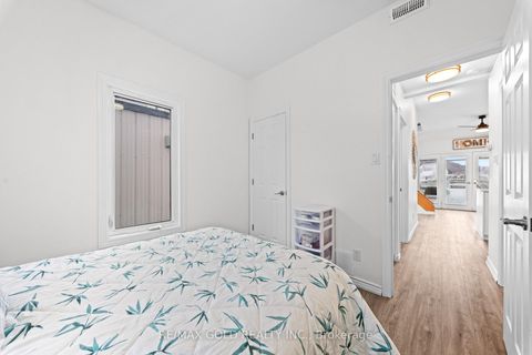 Photo 8 at 1 - 7 Brimley Road S, Cliffcrest, Toronto