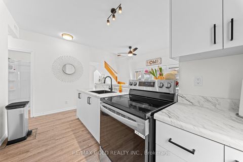 Photo 13 at 1 - 7 Brimley Road S, Cliffcrest, Toronto