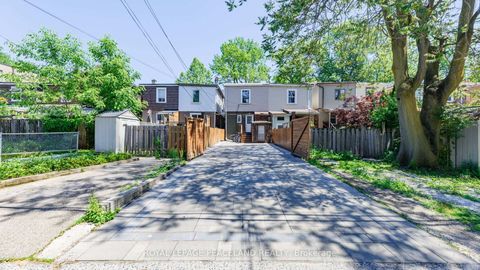 Photo 41 at 606 Coxwell Avenue, Coxwell, Toronto