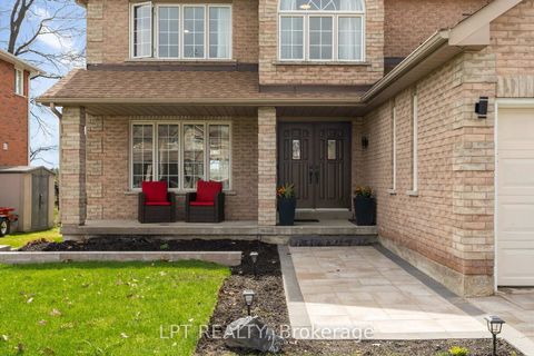 Photo 2 at 47 Northview Crescent, Northwest, Barrie