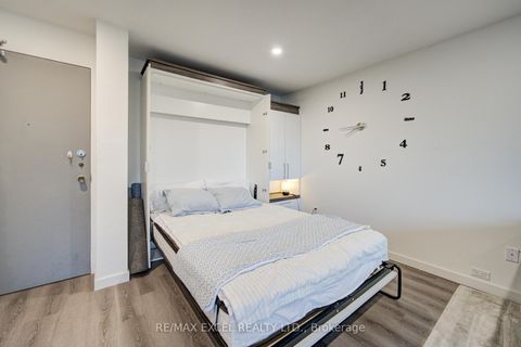 Photo 12 at 1605 - 720 Spadina Avenue, University, Toronto