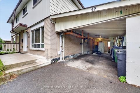 Photo 2 at 42 Nahanni Terrace, Malvern, Toronto