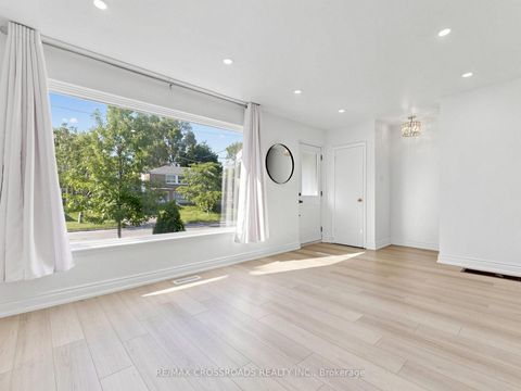 Photo 4 at 53 Bonniewood Road, Ionview, Toronto