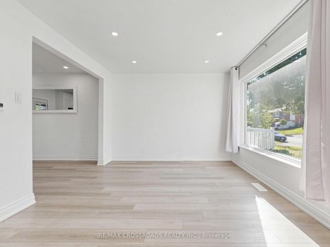 Photo 6 at 53 Bonniewood Road, Ionview, Toronto