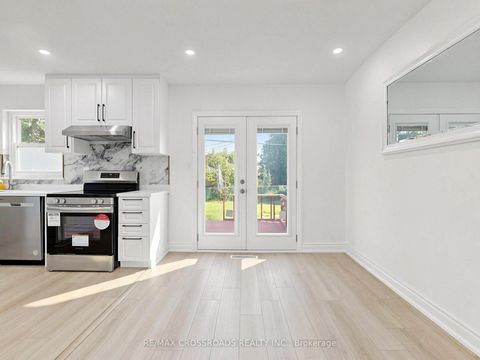 Photo 10 at 53 Bonniewood Road, Ionview, Toronto