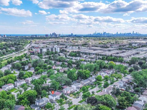 Photo 43 at 53 Bonniewood Road, Ionview, Toronto