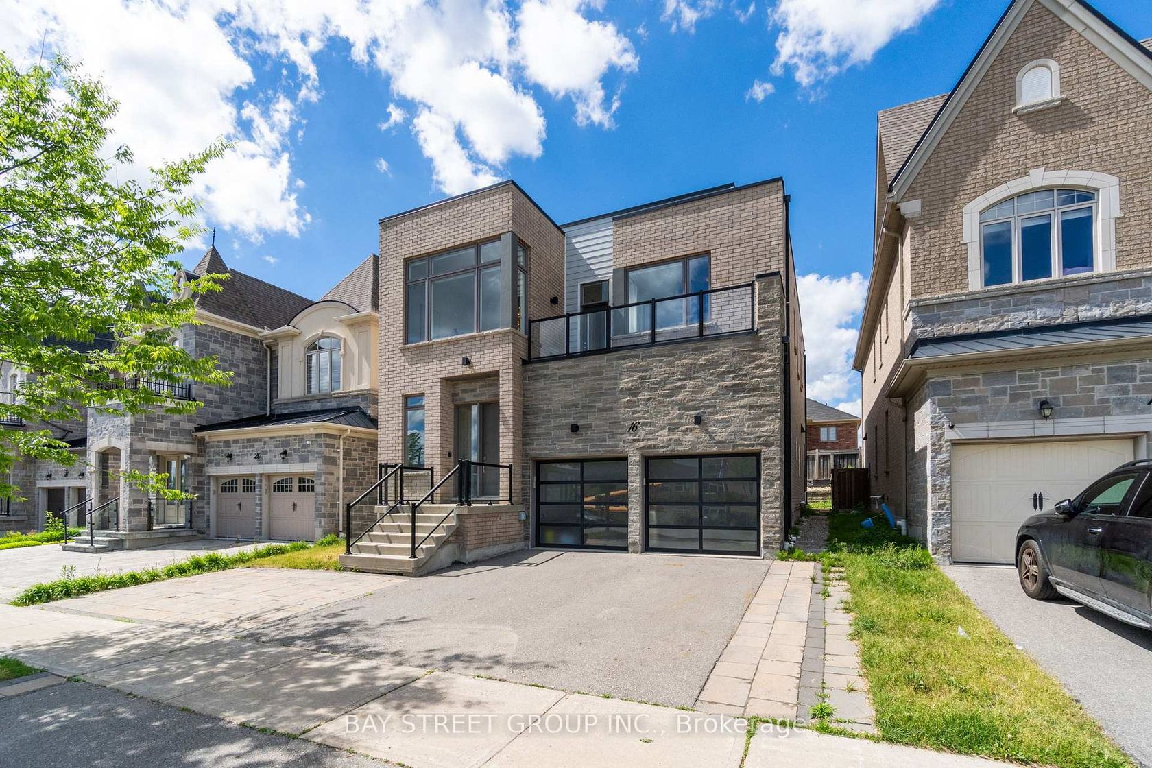 16 Farrell Road, Patterson, Vaughan photo number 2