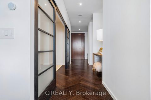 Photo 8 at 6405 - 180 University Avenue, Bay Street Corridor, Toronto