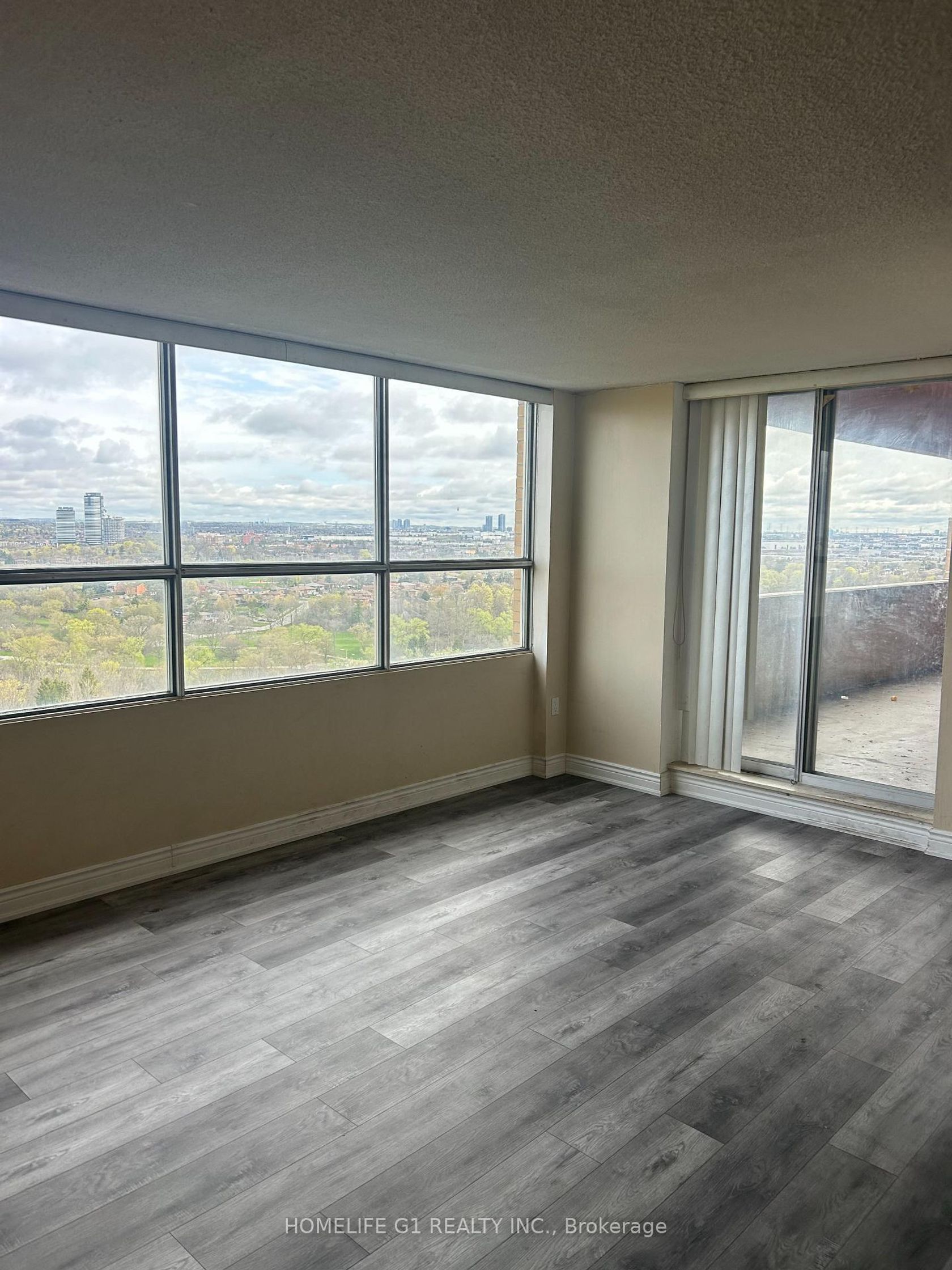 1803 - 40 Panorama Court, Jamestown, Toronto photo number 2