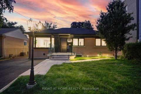 Photo 1 at 9 Cartier Crescent, Crosby, Richmond Hill