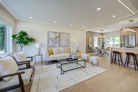 Photo 3 at 9 Cartier Crescent, Crosby, Richmond Hill