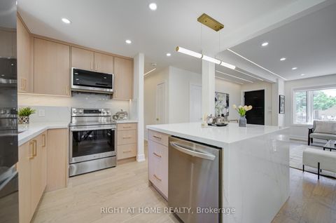 Photo 6 at 9 Cartier Crescent, Crosby, Richmond Hill