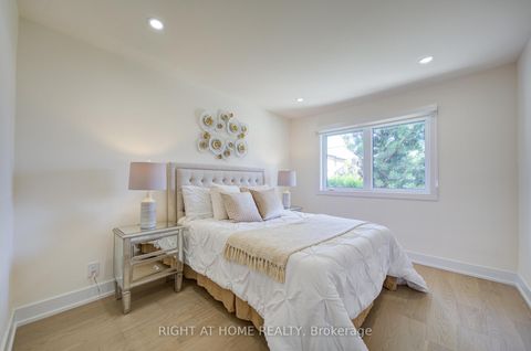 Photo 13 at 9 Cartier Crescent, Crosby, Richmond Hill