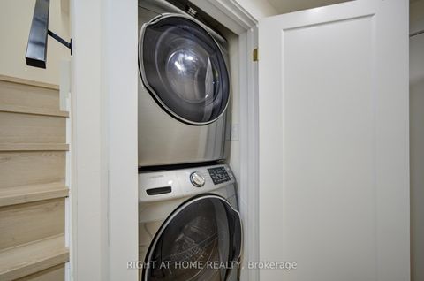 Photo 17 at 9 Cartier Crescent, Crosby, Richmond Hill