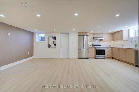 Photo 18 at 9 Cartier Crescent, Crosby, Richmond Hill