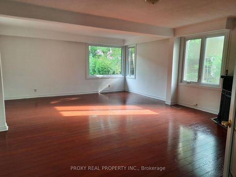 Photo 2 at 205 Maplehurst Avenue E, Willowdale East, Toronto