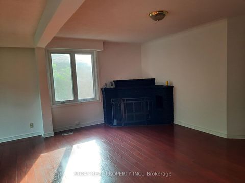 Photo 3 at 205 Maplehurst Avenue E, Willowdale East, Toronto