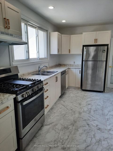 Photo 5 at 205 Maplehurst Avenue E, Willowdale East, Toronto
