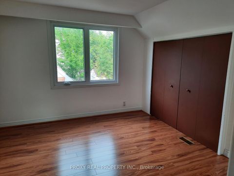 Photo 8 at 205 Maplehurst Avenue E, Willowdale East, Toronto