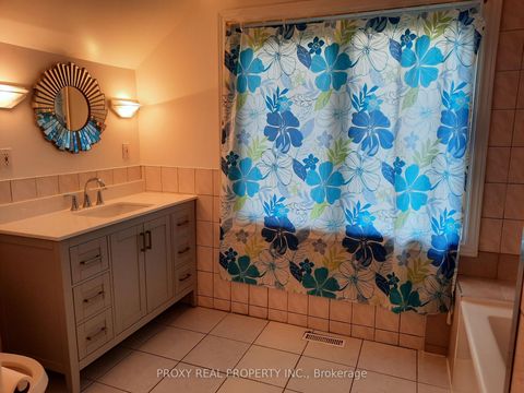 Photo 11 at 205 Maplehurst Avenue E, Willowdale East, Toronto