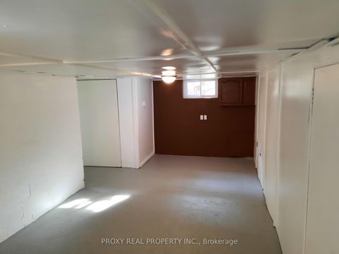 Photo 12 at 205 Maplehurst Avenue E, Willowdale East, Toronto