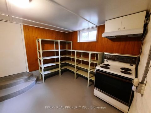 Photo 14 at 205 Maplehurst Avenue E, Willowdale East, Toronto