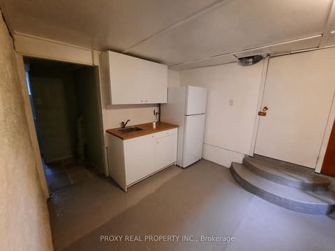 Photo 15 at 205 Maplehurst Avenue E, Willowdale East, Toronto