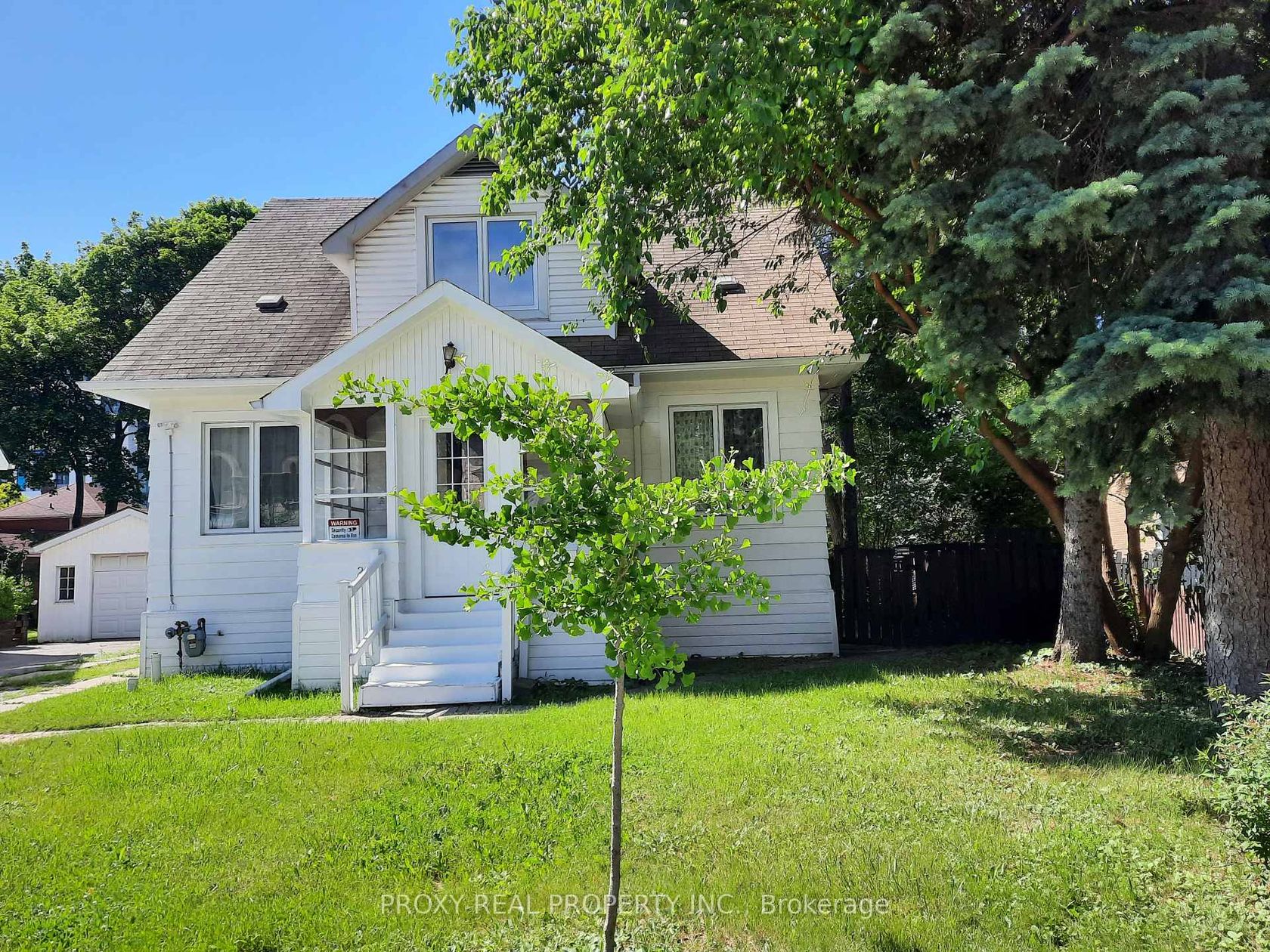 205 Maplehurst Avenue E, Willowdale East, Toronto photo number 2
