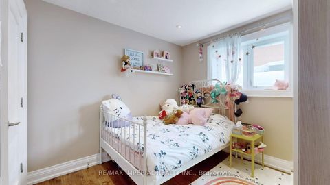 Photo 14 at 35 Waddington Crescent, Don Valley Village, Toronto