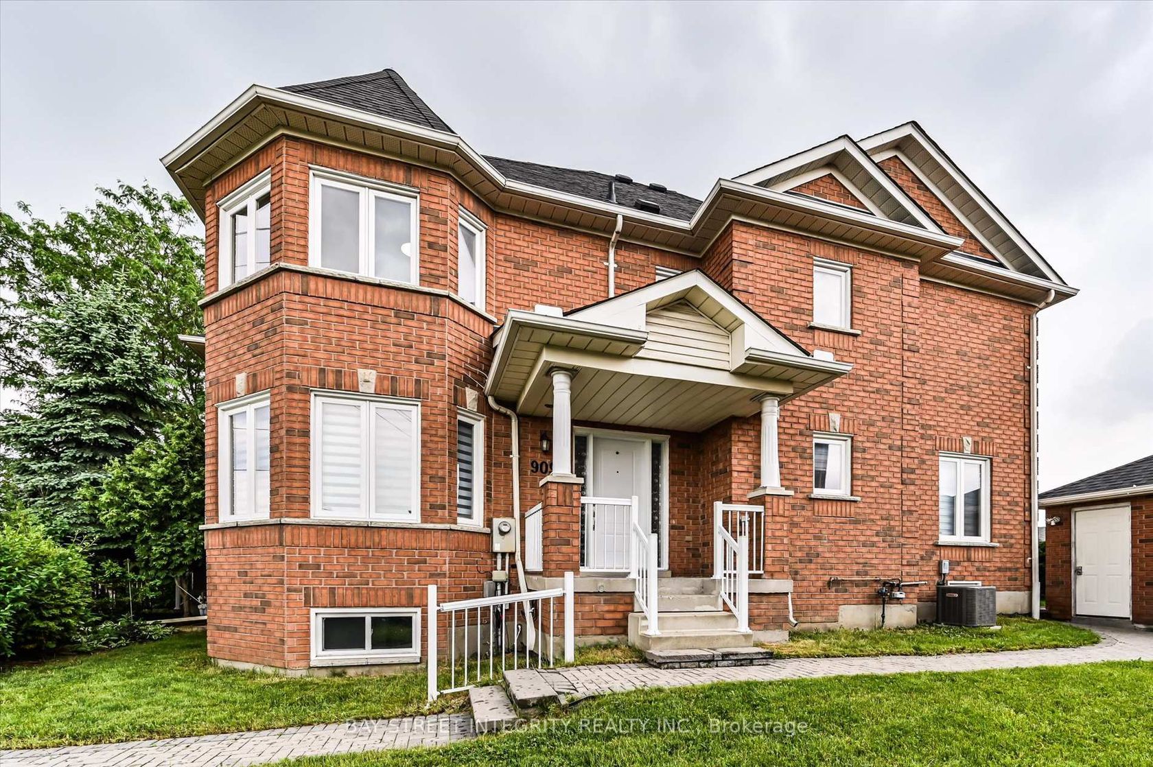 9096 Dufferin Street N, Patterson, Vaughan photo number 2