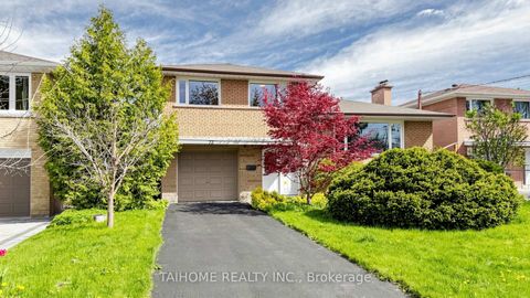 Photo 2 at 72 Bowerbank Drive, Newtonbrook East, Toronto