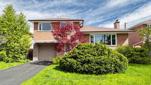 Photo 4 at 72 Bowerbank Drive, Newtonbrook East, Toronto