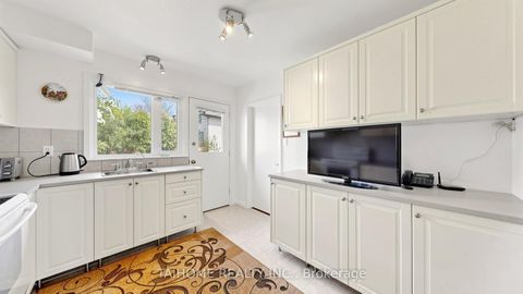 Photo 19 at 72 Bowerbank Drive, Newtonbrook East, Toronto