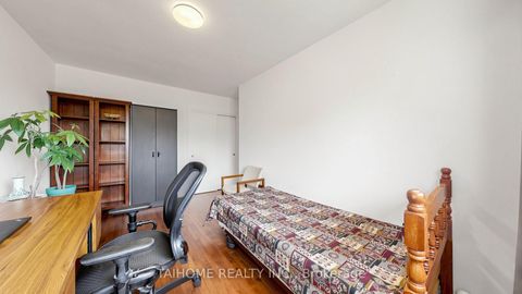 Photo 26 at 72 Bowerbank Drive, Newtonbrook East, Toronto