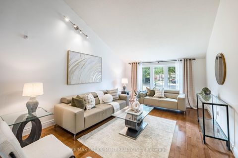 Photo 3 at 16 Ackrow Court, West Deane, Toronto