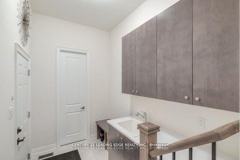 Photo 4 at 77 Terravista Crescent, Vellore Village, Vaughan