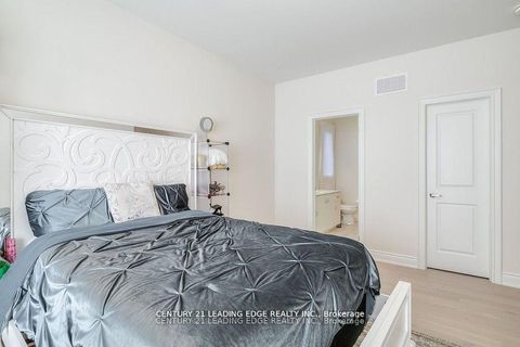 Photo 30 at 77 Terravista Crescent, Vellore Village, Vaughan