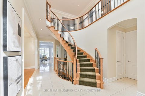 Photo 3 at 154 Charlton Boulevard, Newtonbrook West, Toronto