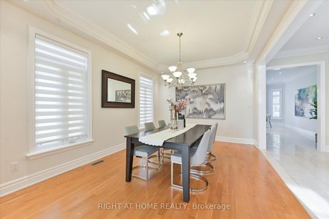 Photo 9 at 154 Charlton Boulevard, Newtonbrook West, Toronto