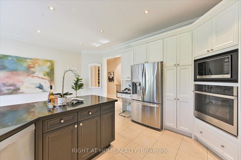 Photo 12 at 154 Charlton Boulevard, Newtonbrook West, Toronto