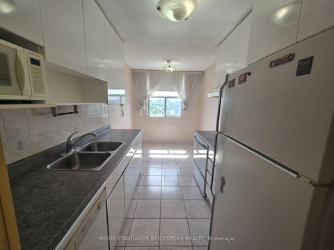 Photo 3 at 802 - 205 Hilda Avenue, Newtonbrook West, Toronto